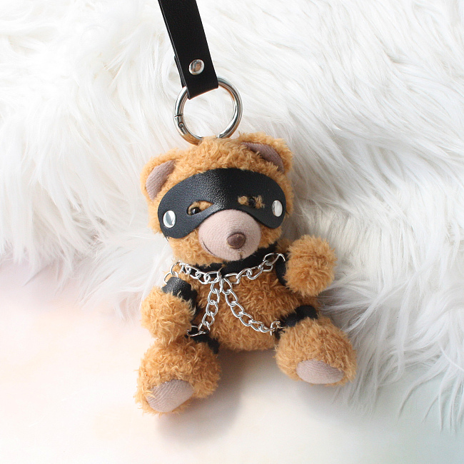 存在感のあるボンデージクマぬいぐるみのキーホルダー