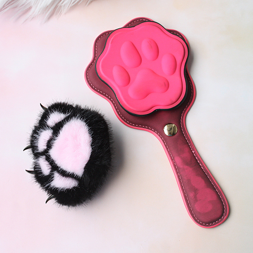 温度に反応して色が変わるクマの手のスパンキングパドル