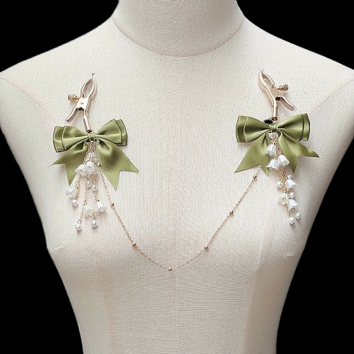 鈴蘭のウィスパー 愛らしいスズランの花チェーンニップルクリップ