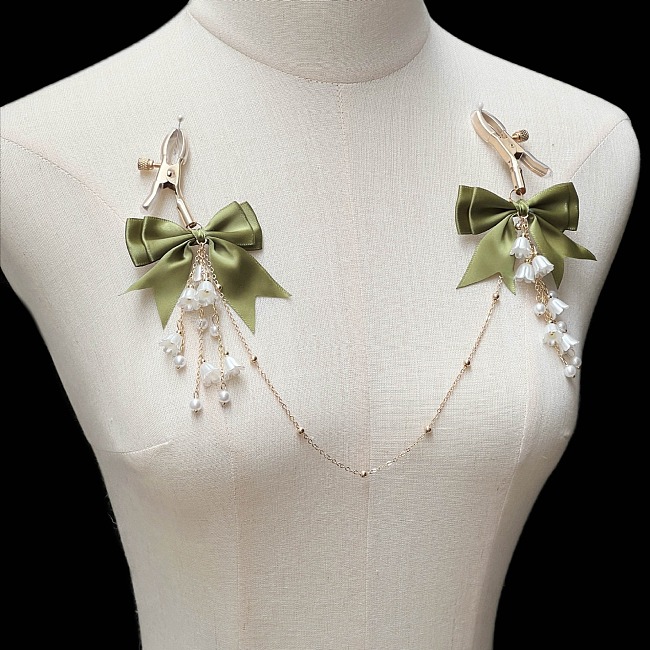 鈴蘭のウィスパー 愛らしいスズランの花チェーンニップルクリップ