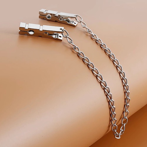 本格的な乳首責めグッズ 重みのあるチェーン付きのニップルクリップ