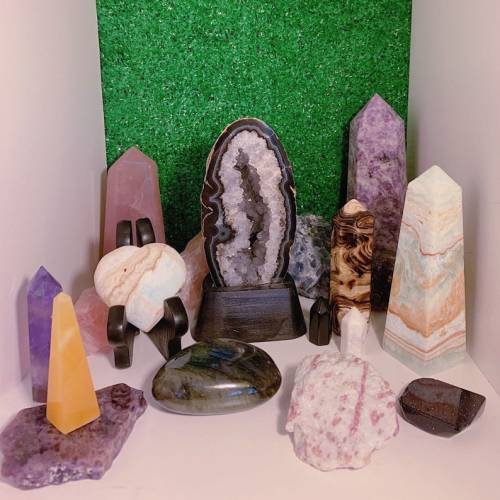LET THE UNIVERSE CHOOSE YOUR CRYSTALS!