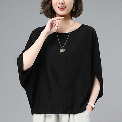 【เสื้อแข็นสั้นทรงค้างคาว】เสื้อแข็นสั้นทรงค้างคาว เนื้อผ้าเบาบาง แขนค้างคาว ทรงหลวม ปกปิดเนื้อ ทันสมัยและเรียบง่าย เน้นความสง่างาม【ชิ้นที่สองราคาเพียง ฿ 399】