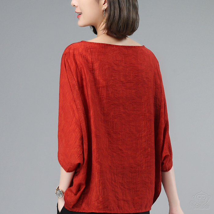 【เสื้อแข็นสั้นทรงค้างคาว】เสื้อแข็นสั้นทรงค้างคาว เนื้อผ้าเบาบาง แขนค้างคาว ทรงหลวม ปกปิดเนื้อ ทันสมัยและเรียบง่าย เน้นความสง่างาม【ชิ้นที่สองราคาเพียง ฿ 399】