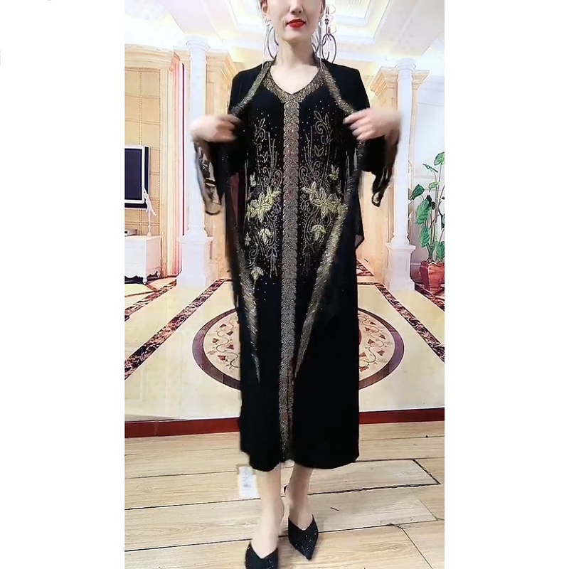 [ ชุดกระโปรงปักเพชรไฮเอนด์ ] ดีไซน์แบบปักเพชร คุณภาพดีเยี่ยม สวยงาม เสื้อคลุมเรียบหรูพร้อมกระโปรงยาวเดรป ไฮโซมาก [ชิ้นที่สองราคาเพียง ฿ 499]