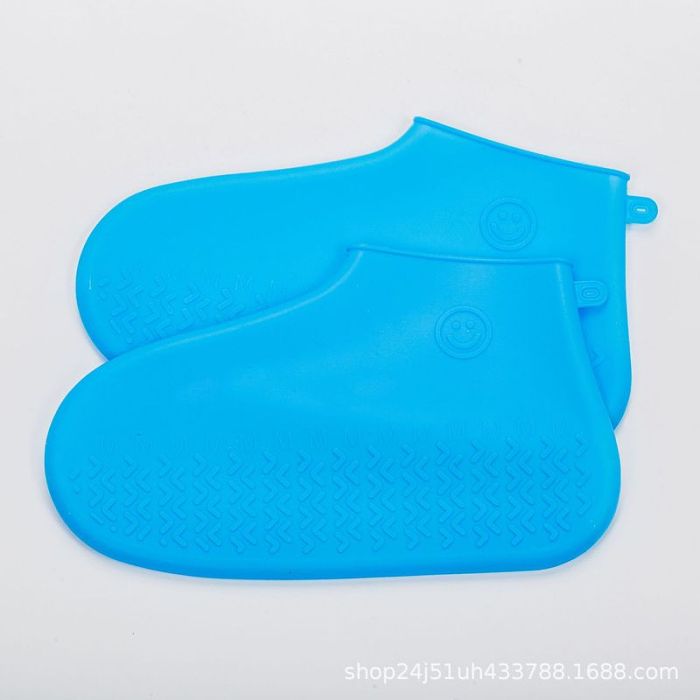 【雨季-高級防水鞋套】 採用防滑彈性環保pvc高防滑耐磨★ 加厚防滑橡膠鞋底 ★ 行走方便輕巧便攜 ★