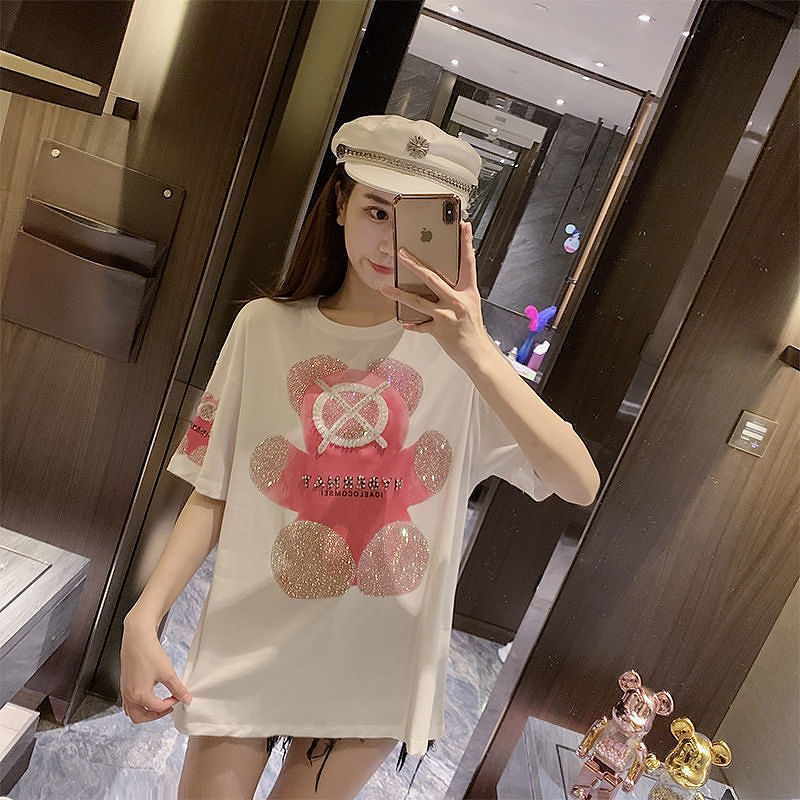 ลายแพนด้าสีชมพู เนื้อผ้ามีน้ำหนักเบาและบาง สวมใส่สบาย การซึมผ่านของอากาศที่ดี รูปร่างไหนก็ใส่เสื้อหลวมได้