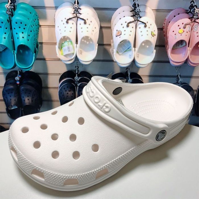 【限時特惠】Justin Bieber等潮人熱捧的Crocs洞洞鞋，鞋面可配上喜愛的Jibbitz™ Charms，展現你的獨有風格！