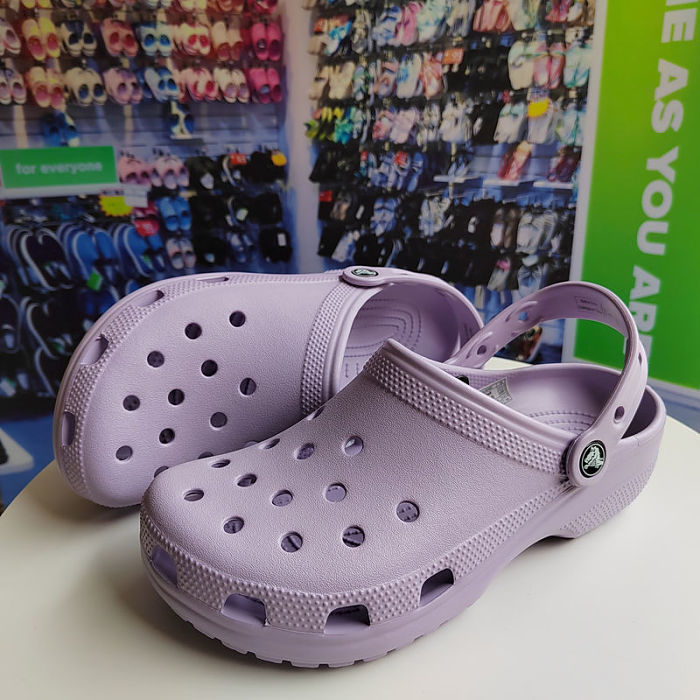 【限時特惠】Justin Bieber等潮人熱捧的Crocs洞洞鞋，鞋面可配上喜愛的Jibbitz™ Charms，展現你的獨有風格！
