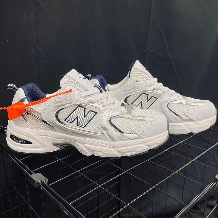 男女兼用~軽量設計のカジュアルシューズ。👟3cm厚底デザイン、さりげない足長効果。