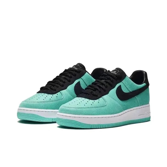 🔥限定30個！売り切れ次第終わり！【NIKE |公式サイト】🔥★送関込★世界中を震撼させた話題のコラボ★◆超人気◆ 雑誌、ＴＶ、映画に登場アイテム♪