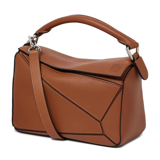 【LOEWE】Small Puzzle Bag in Classic Calfskin
