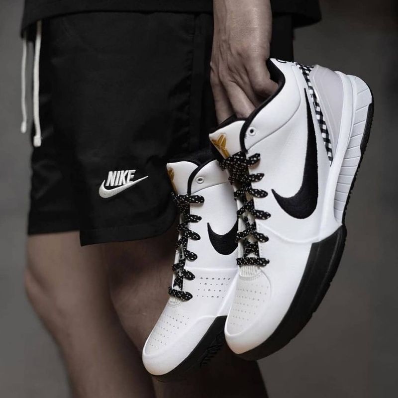 愛娘に捧げるトリビュートモデルが登場！Nike Kobe 4 Protro  Mambacita