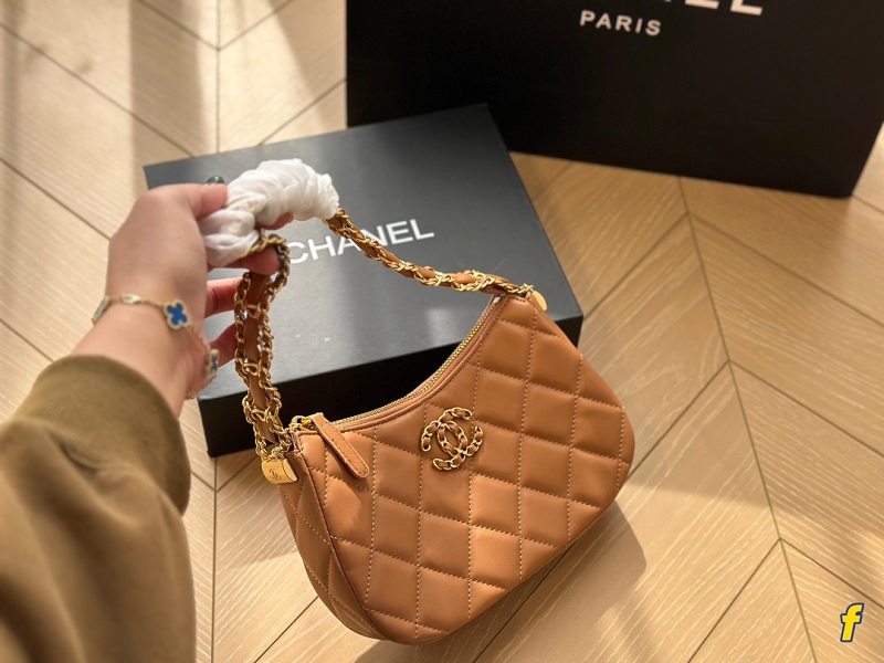 香奈兒CHANEL 23K Hobo腋下包 腋下真的很可愛 而且很適合日常使用 冬天配大衣也是絕了