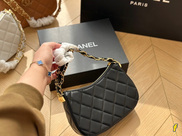 香奈兒CHANEL 23K Hobo腋下包 腋下真的很可愛 而且很適合日常使用 冬天配大衣也是絕了