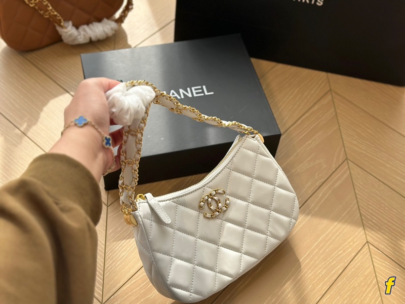 香奈兒CHANEL 23K Hobo腋下包 腋下真的很可愛 而且很適合日常使用 冬天配大衣也是絕了
