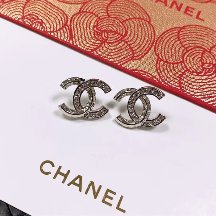 【Chanel】New products for Christmas-classic earrings