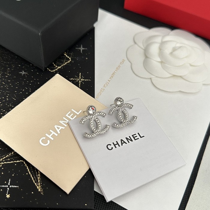 【Chanel】New products for Christmas-classic earrings
