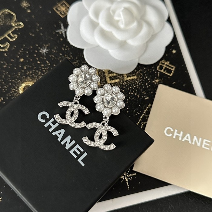 【Chanel】New products for Christmas-classic earrings