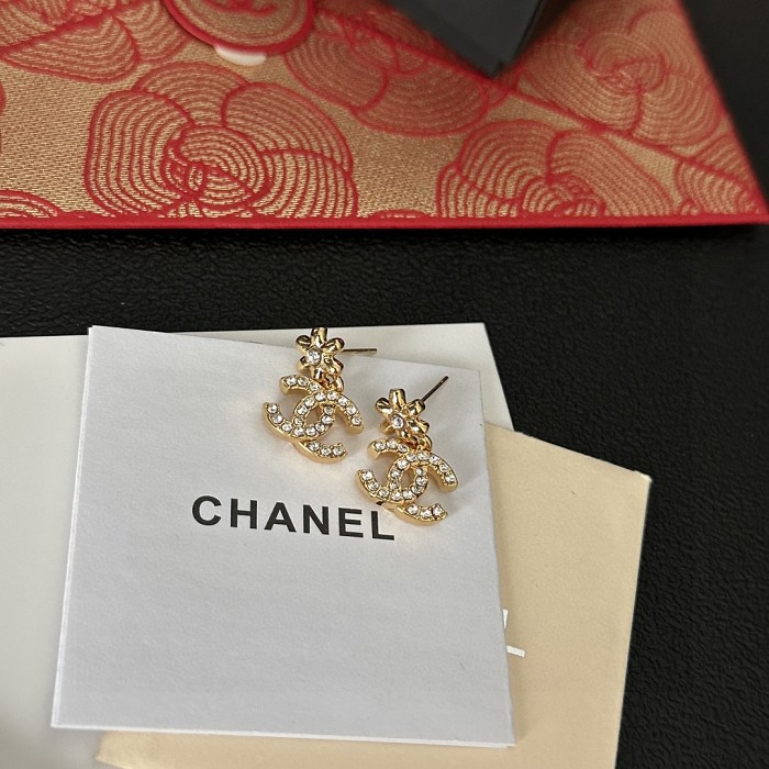 【Chanel】New products for Christmas-classic earrings