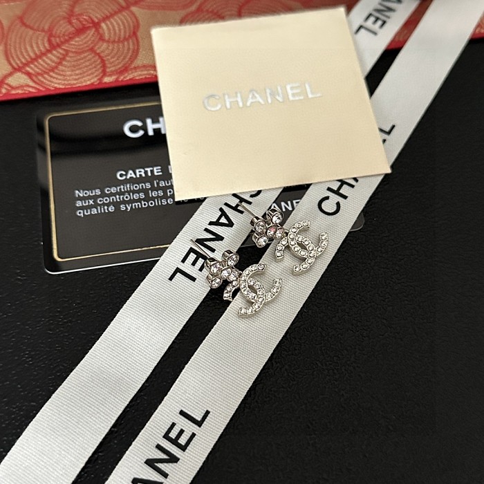 【Chanel】New products for Christmas-classic earrings