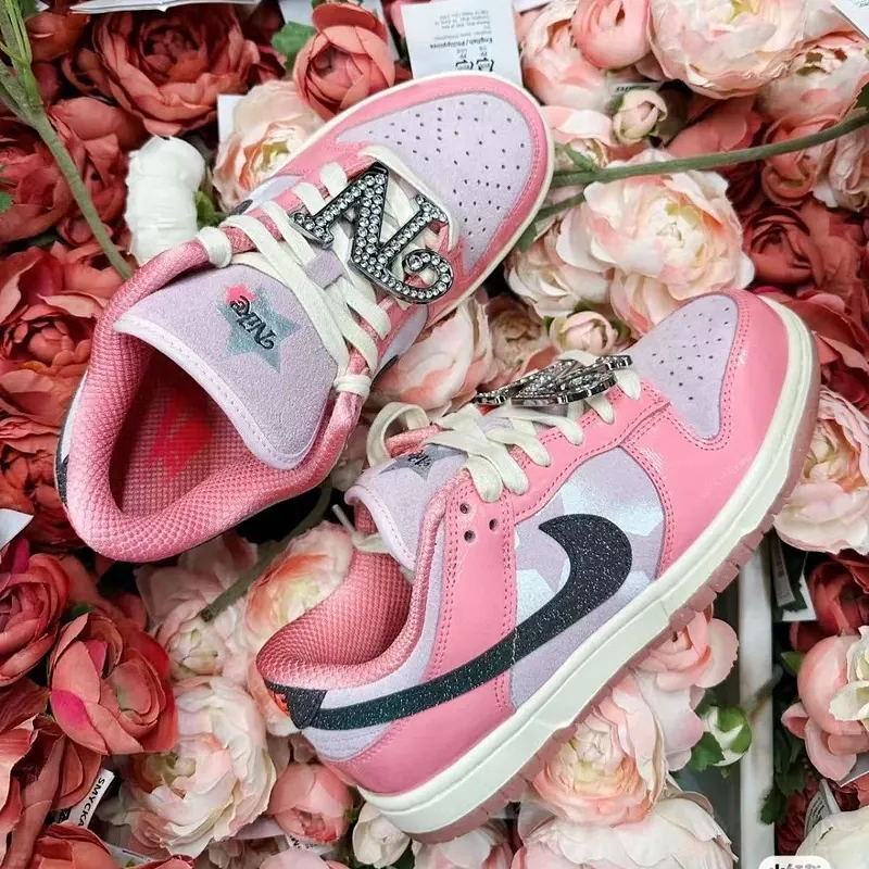 NIKE WMNS DUNK LOW LX  BARBIE  PINK FOAM/MEDIUM🌸ナイキ ウィメンズ ダンクロー LX ピンクフォーム/ミディアム アッシュ