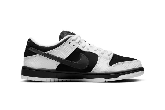 TIGHTBOOTH × Nike SB Dunk Low  White/Black