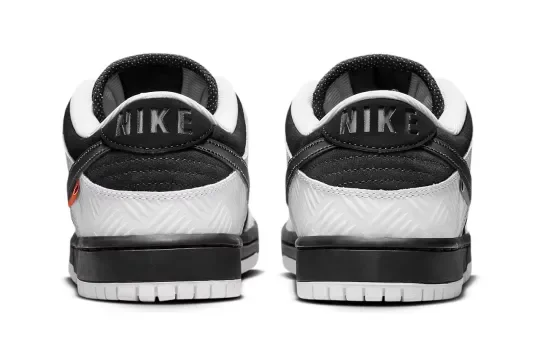 TIGHTBOOTH × Nike SB Dunk Low  White/Black