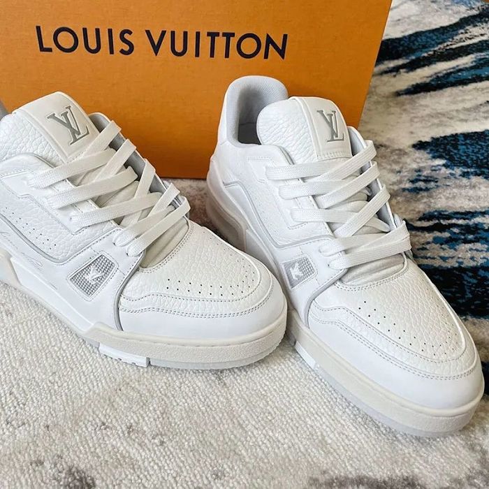 LV Trainer latest trend! Preferred Store (Specialty Store) Guaranteed Authenticity [Special Price: HK$698 for a pair]