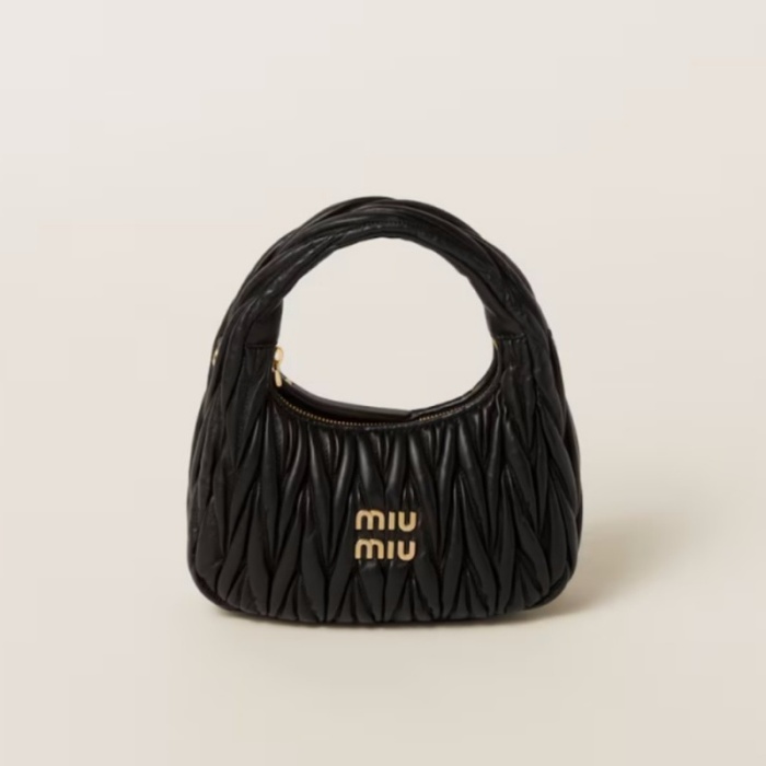 【🔥MIU MIU】雑誌掲載で大人気！Wander Matelassé ナッパレザー ハーフムーンバッグ