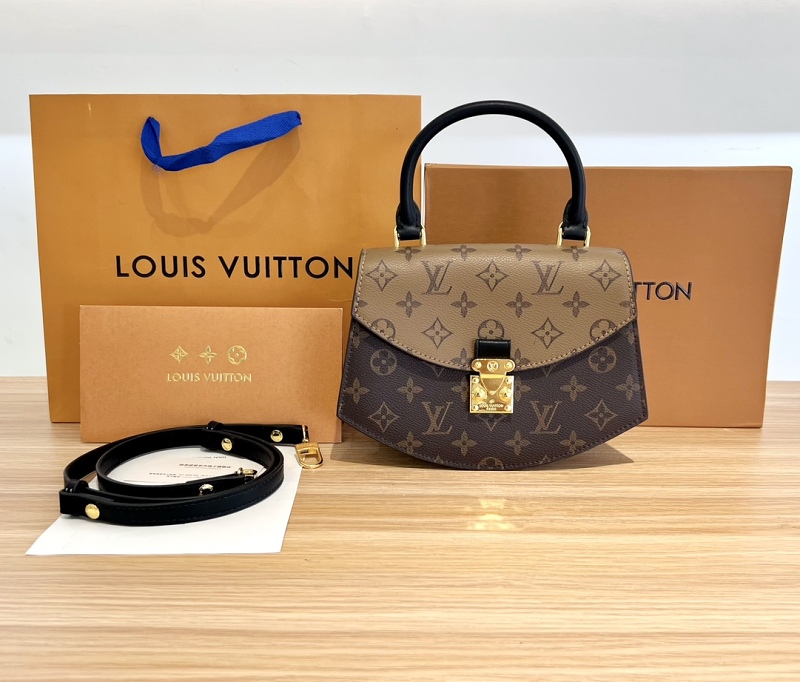 LOUIS VUITTON Tilsitt