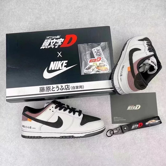 ★NIKE★送関込★激レア確定！世界が欲しがるプレミアムな逸足♪ 【今年の新商品】【新商品発売】頭文字D×NIKE LOW DUNKS