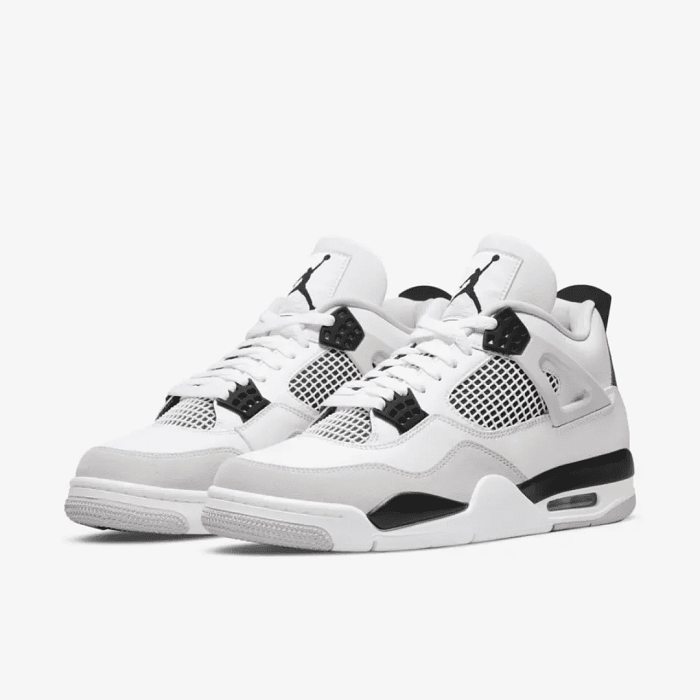 【Nike】💓3/17発売★超人気♪入手困難★Nike SB X Air Jordan 4 SP◆ 雑誌、ＴＶ、映画に登場アイテム♪💓50足限定