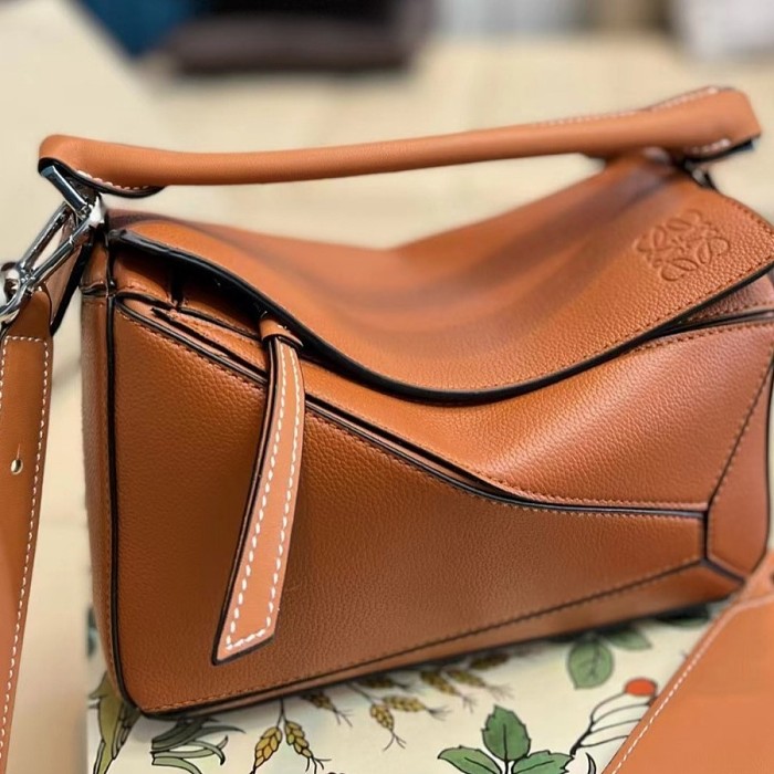 【日本 🎉LOEWE週年慶】30件限定 LOEWE Puzzle Small Bag✨BAILA雑誌掲載