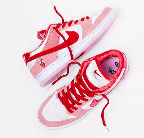 Strange Love x Nike SB Dunk Low