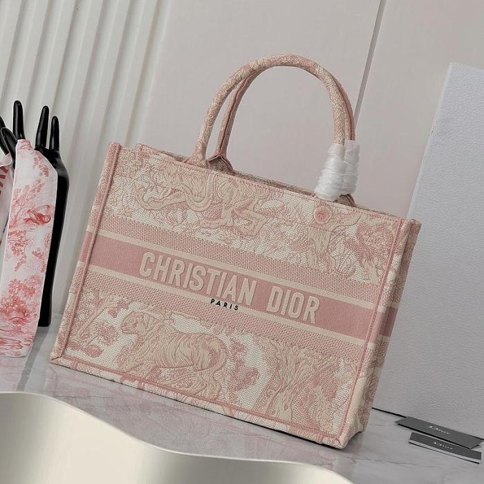 【韓国免税店購入】大人の定番美品「Dior Book Tote」定番デザインがおしゃれな刺繍トートバッグ