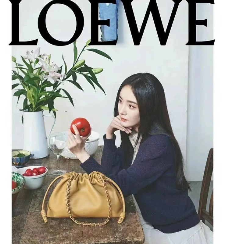 【台湾🎉Loewe アニバーサリー】30個限定 LOEWE Medium Flamenco purse in mellow nappa lambskin✨