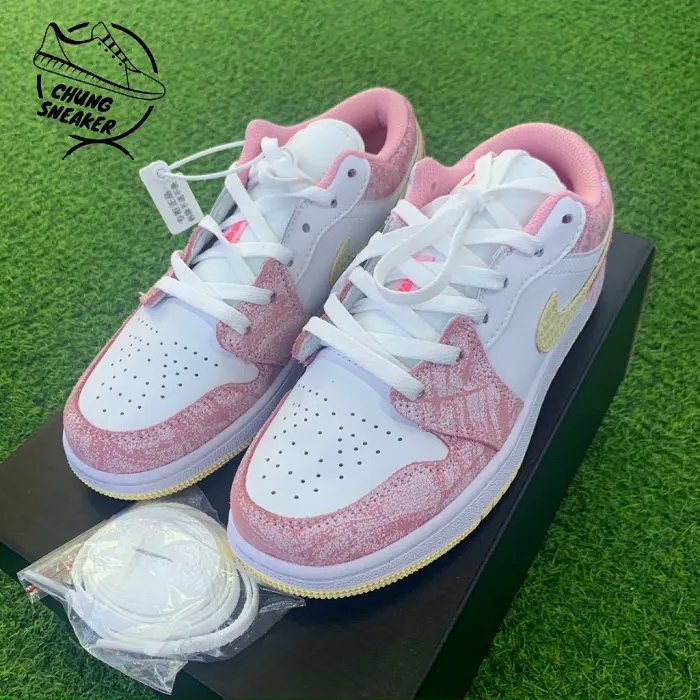 NIKE Air Jordan 1 Low GS 'Strawberry Ice Cream'