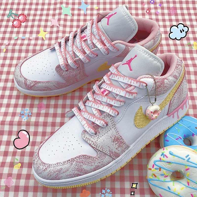 NIKE Air Jordan 1 Low GS 'Strawberry Ice Cream'