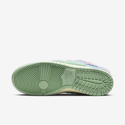 【VERDY X NIKE】 SB DUNK LOW PRO BLUE GAZE AND ENAMEL GREEN