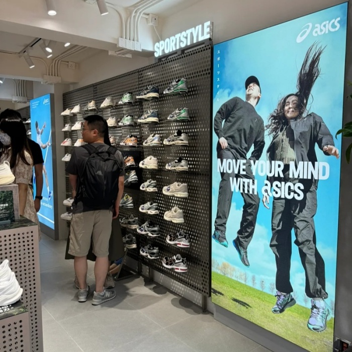 【Asics】Asics Gel-Contend 4トレンディシューズ新宿店周年記念イベント アシックススニーカーを100足限定40％オフ、なくなり次第終了