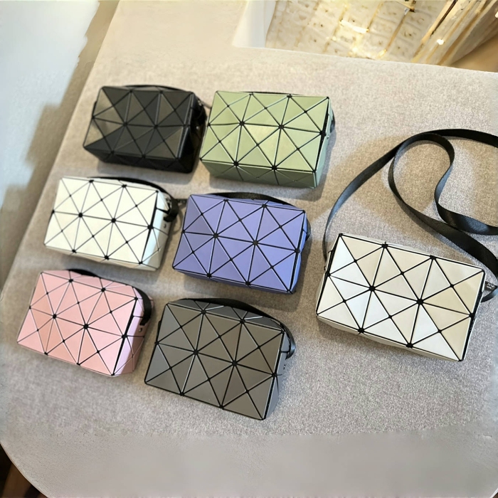 【BAO BAO ISSEY MIYAKE】三宅一生 CUBOID 斜挎單肩包 簡約個性設計感 時尚百搭 七色可選
