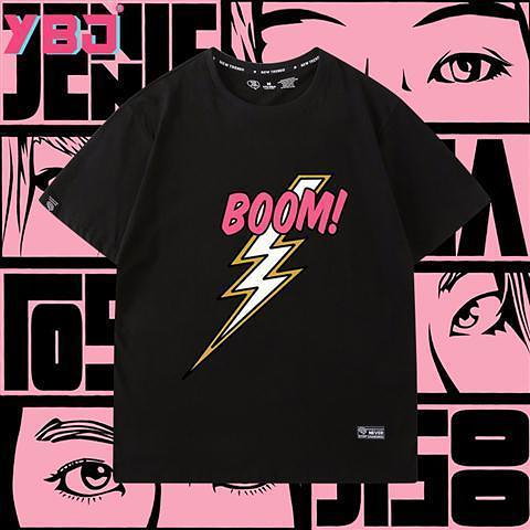 BLACKPINK是YG娛樂旗下的女子音樂團體，官宣7月開始2025世巡，從高陽開始，橫跨亞洲，歐美，馬來站已在籌備中待官宣，演唱會同款短袖同步發售中！