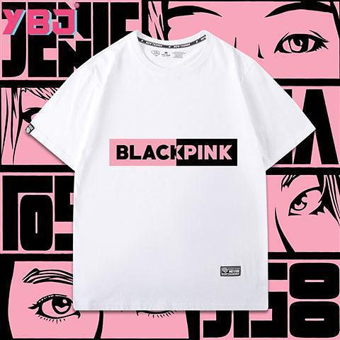 BLACKPINK是YG娛樂旗下的女子音樂團體，官宣7月開始2025世巡，從高陽開始，橫跨亞洲，歐美，台北站已在籌備中待官宣，演唱會同款短袖同步發售中！
