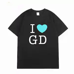 達8年再次開唱！G-Dragon權志龍宣布 2025 WORLD TOUR [Übermensch]世界巡迴演唱会即將開始！新加坡站待官宣！全球多個城市跟粉絲見面！ 2025系列短袖T恤應援來襲！！