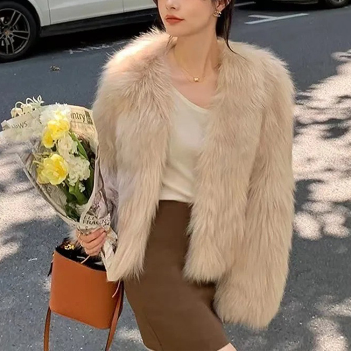 ショート丈のファージャケット