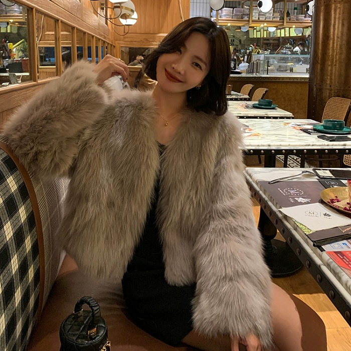 ショート丈のファージャケット