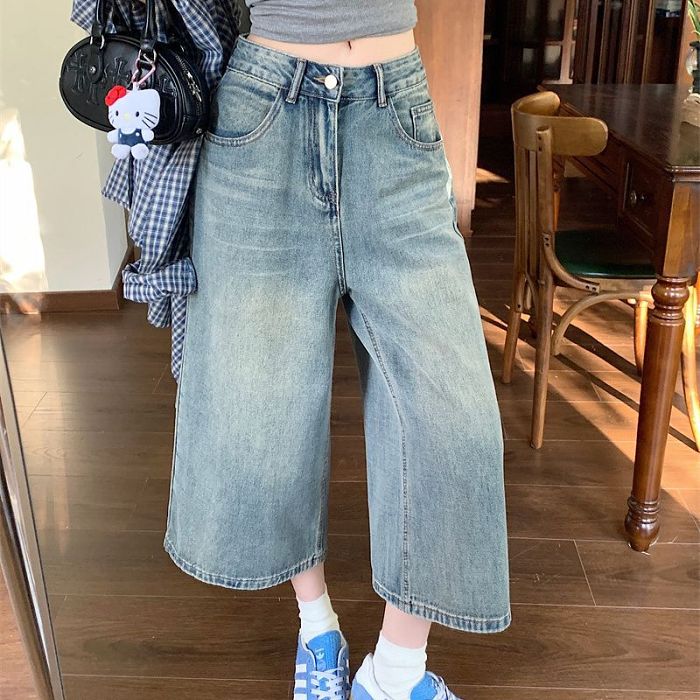 アメリカンスタイルの七分丈ワイドデニムパンツ