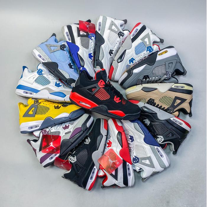 NIKE AIR JORDAN 4 RETRO