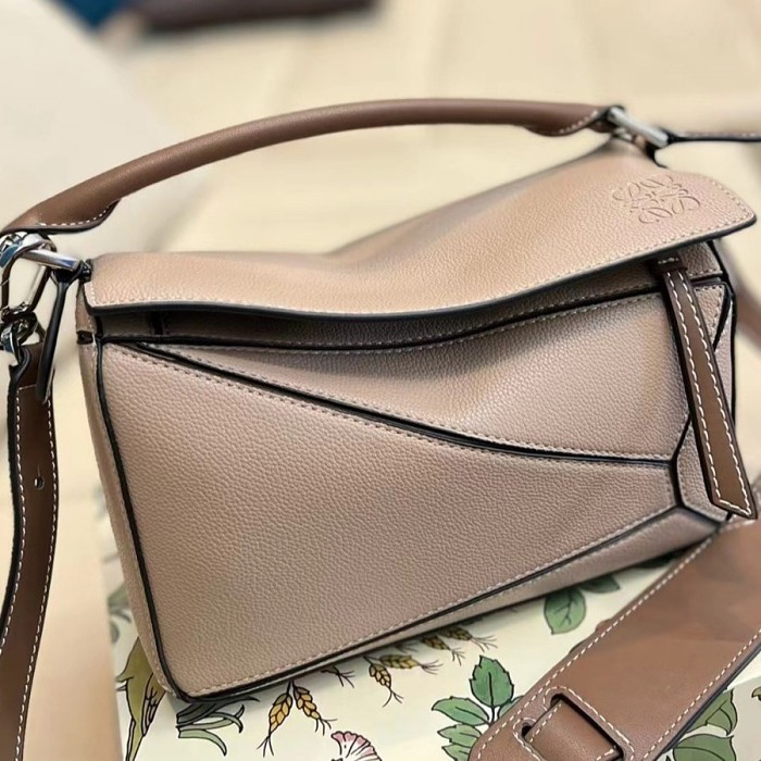 【日本 🎉LOEWE週年慶】30件限定 LOEWE Puzzle Small Bag✨BAILA雑誌掲載